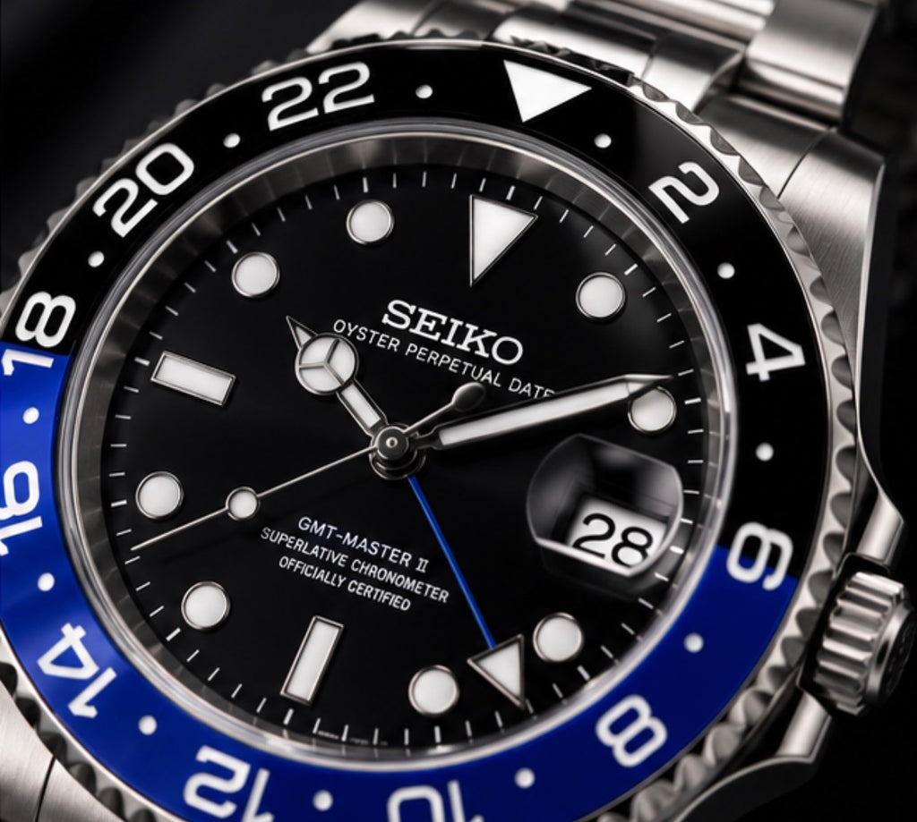Cadran noir et lunette noire et bleue d'une Seiko Mod GMT