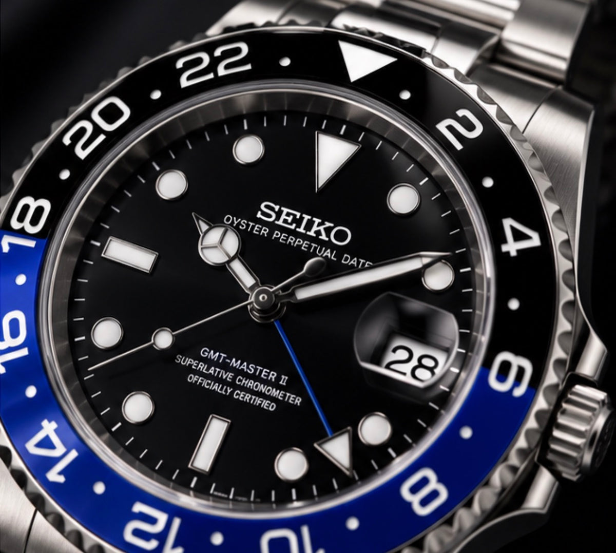 Cadran noir et lunette noire et bleue d'une Seiko Mod GMT