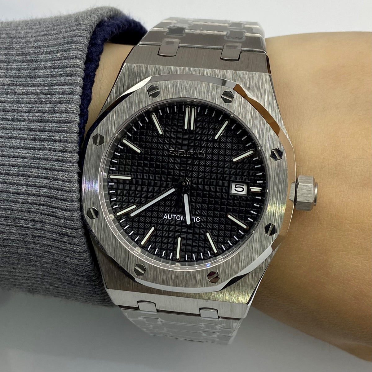     Montre Seiko Mod noire automatique style AP avec bracelet intégré