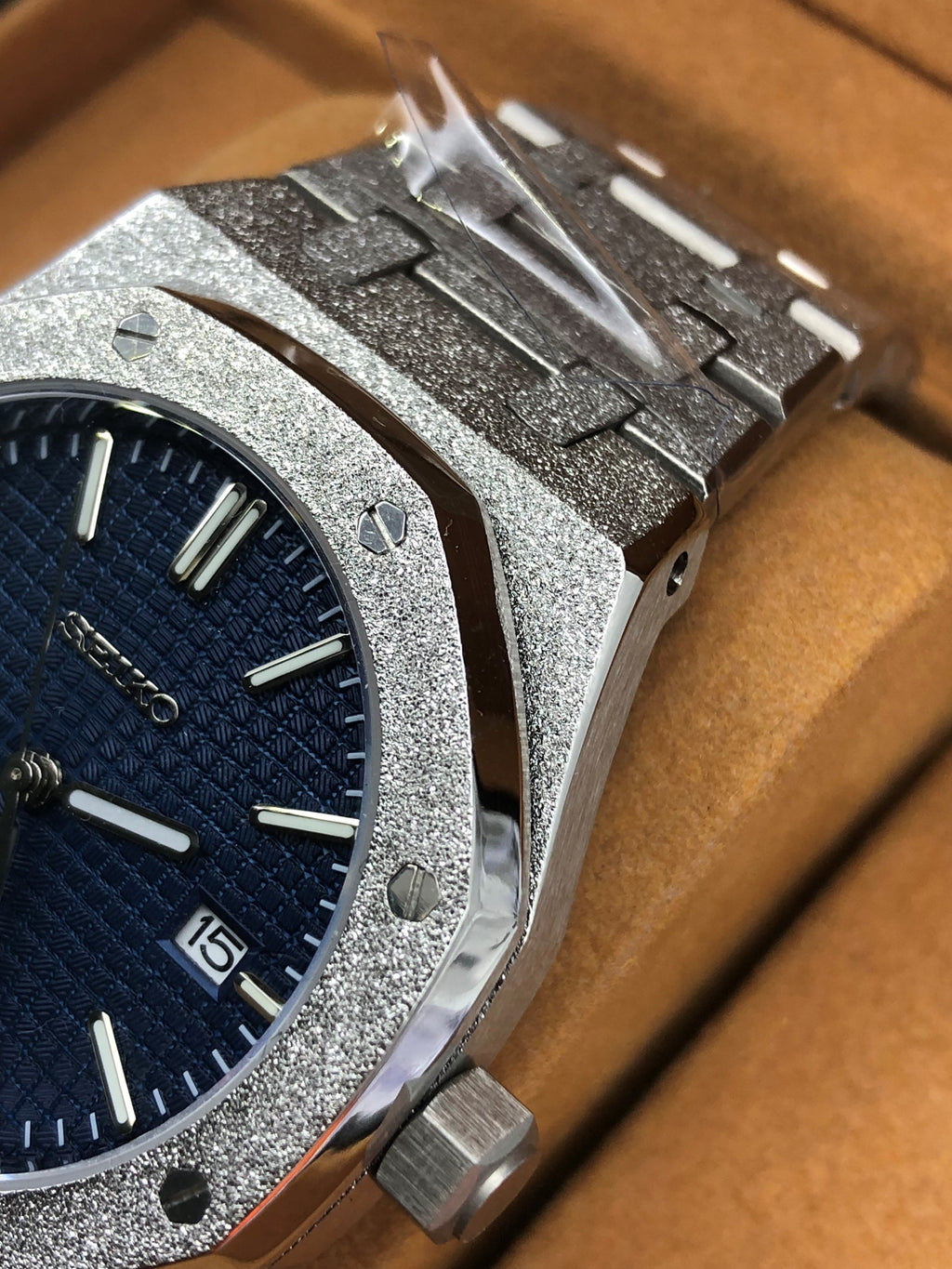 Seiko Mod bleu automatique portée au poignet