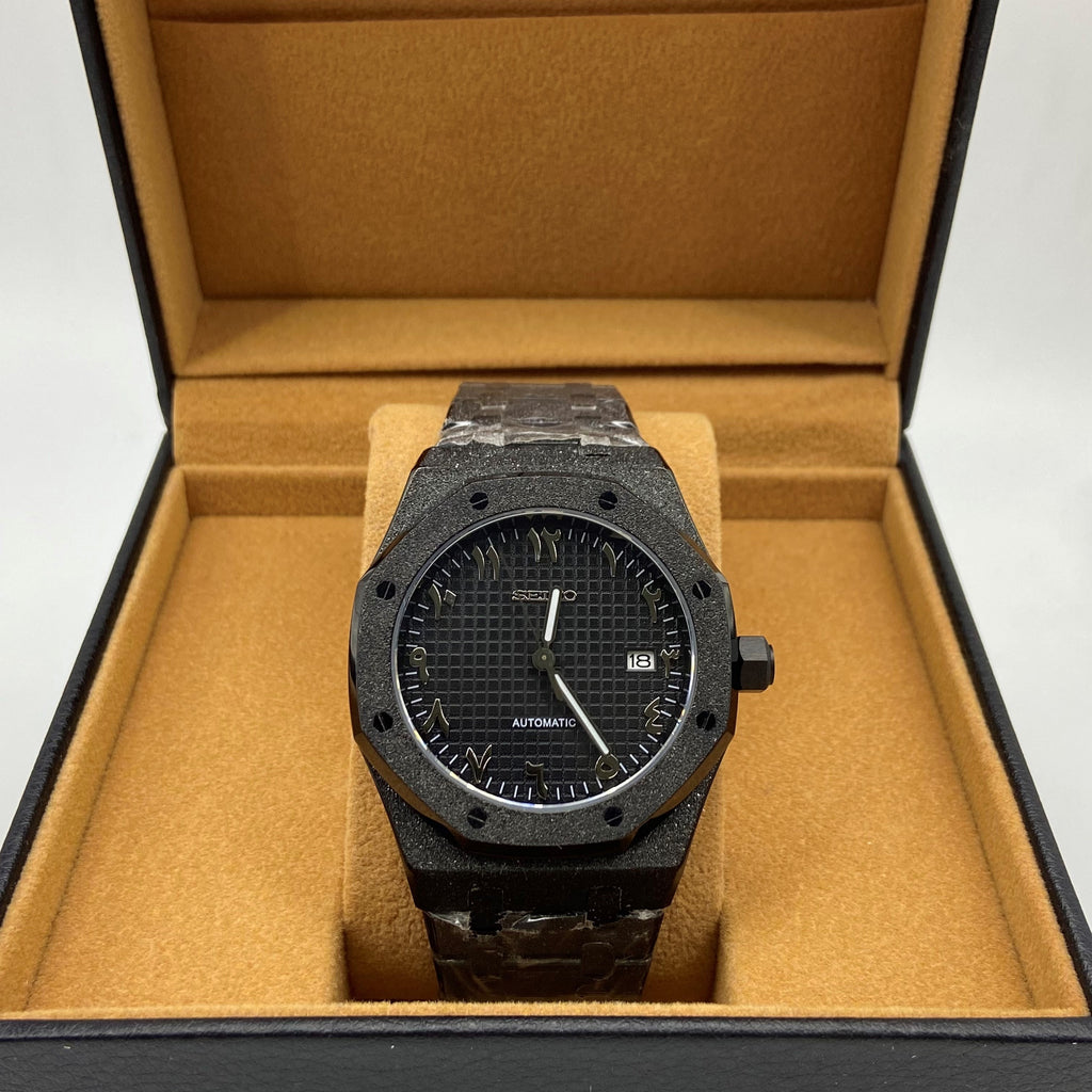 Seiko Mod noire automatique avec cadran texturé et index dorés