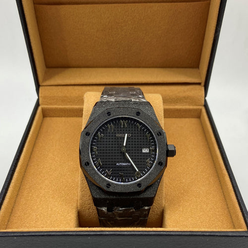 Seiko Mod noire automatique avec cadran texturé et index dorés